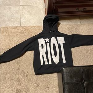 RIOT CROPPED HOODIE